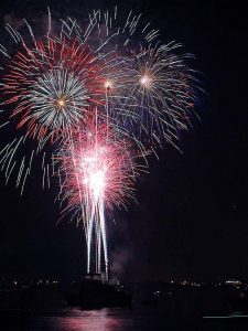 Fireworks_diego_bay_on_the_fourth_of_july